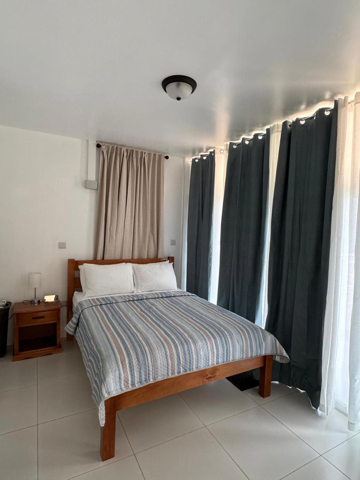 Eldorado Guesthouse & Car Rental Ροζό Δωμάτιο φωτογραφία